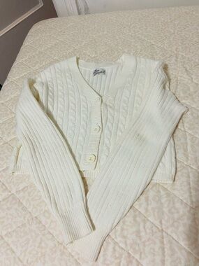 Hollister Cream Cable-Knit V-Neck Button Cardigan